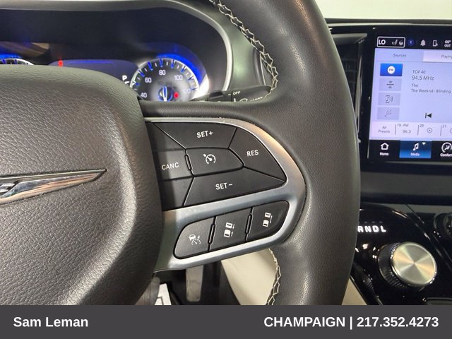 Used 2024 Chrysler Pacifica Touring-L FWD image 17