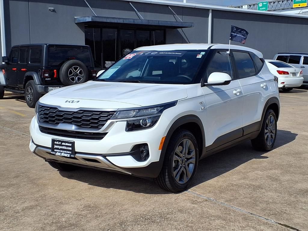Certified 2022 Kia Seltos LX image 3