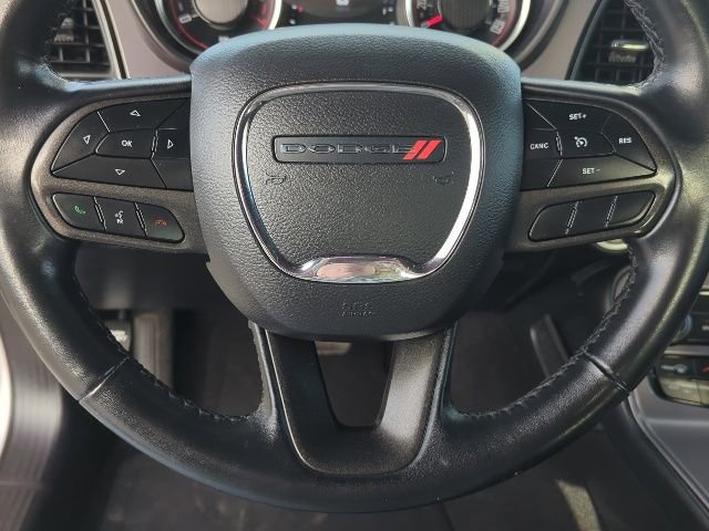 Used 2023 Dodge Challenger SXT image 5