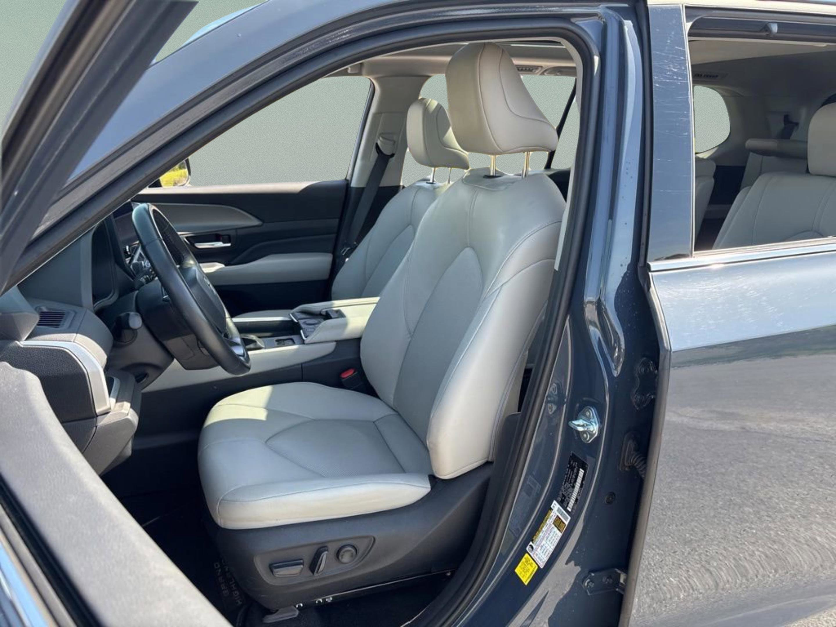 Certified 2024 Toyota Grand Highlander AWD image 30