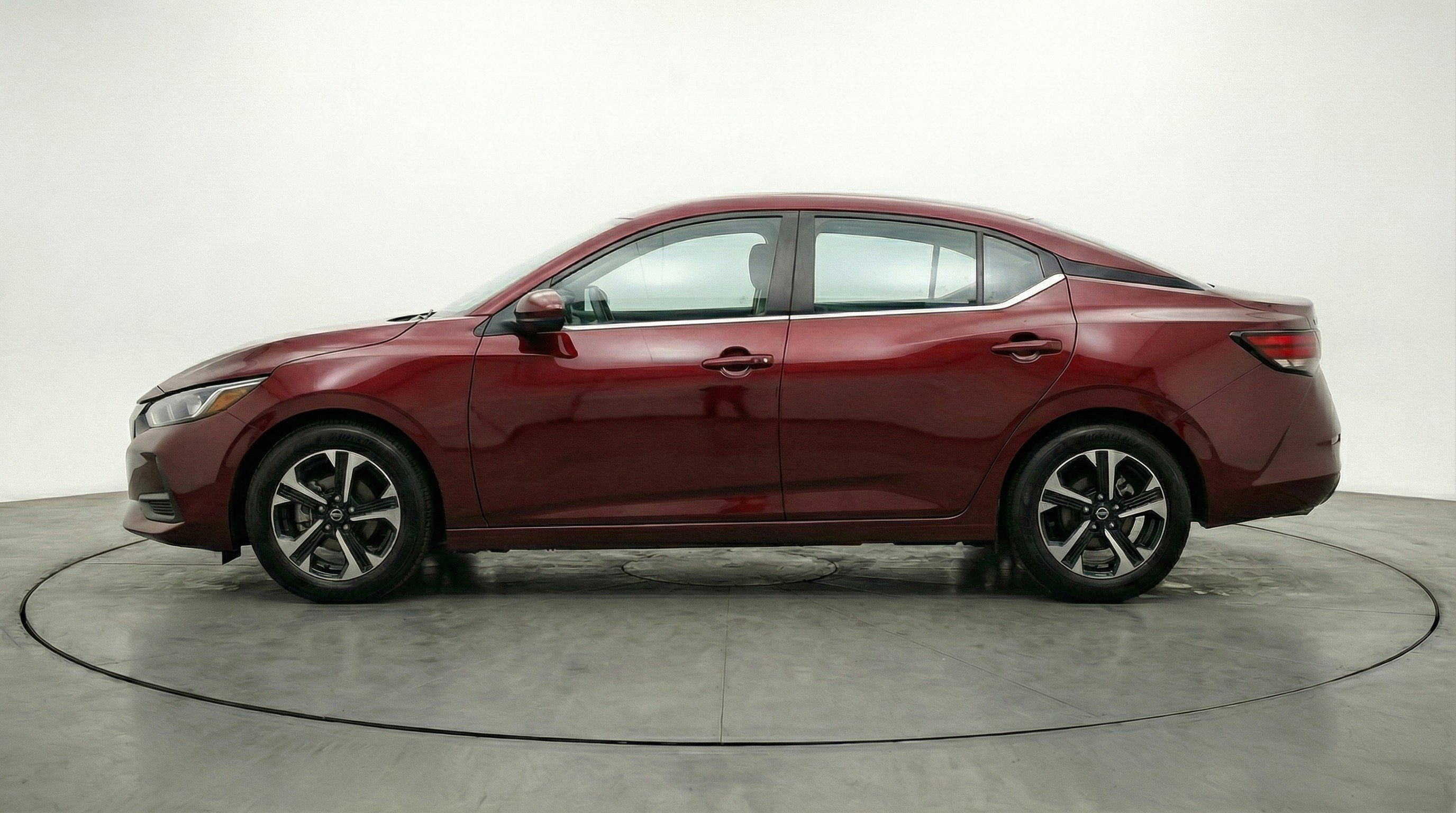 Used 2025 Nissan Sentra SV FWD image 5