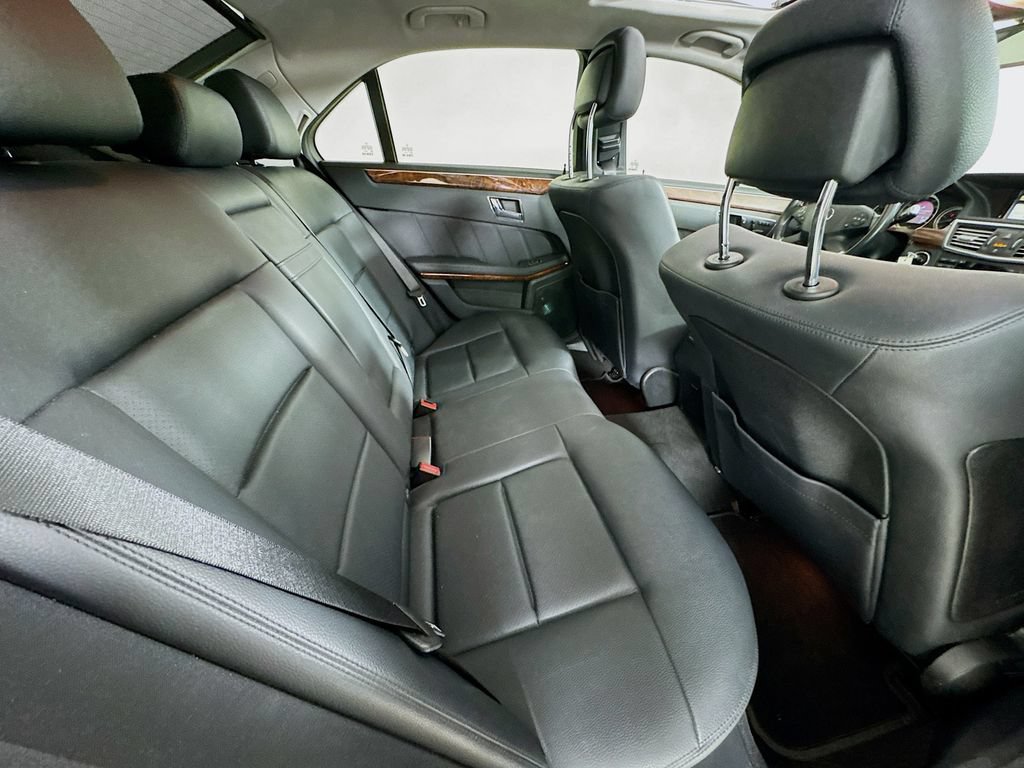 Used 2010 Mercedes-Benz E 350 Sedan image 32