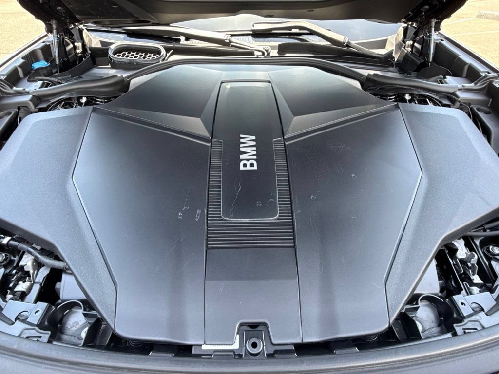 Certified 2024 BMW i7 eDrive50 w/ M Sport Package RWD image 33