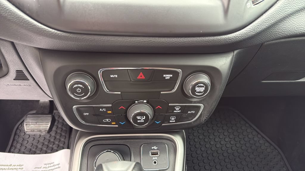 Used 2018 Jeep Compass Latitude w/ Popular Equipment Group AWD/4WD image 25