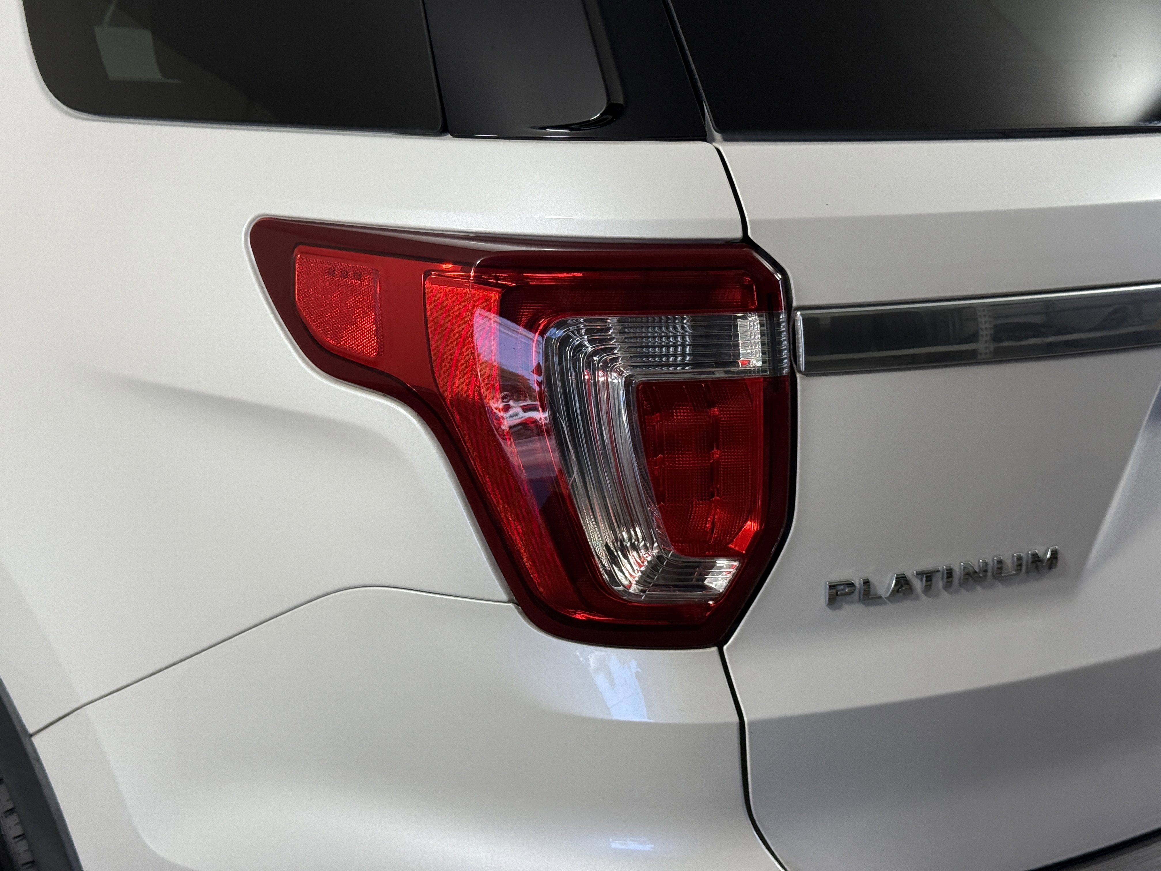 Certified 2018 Ford Explorer Platinum image 8