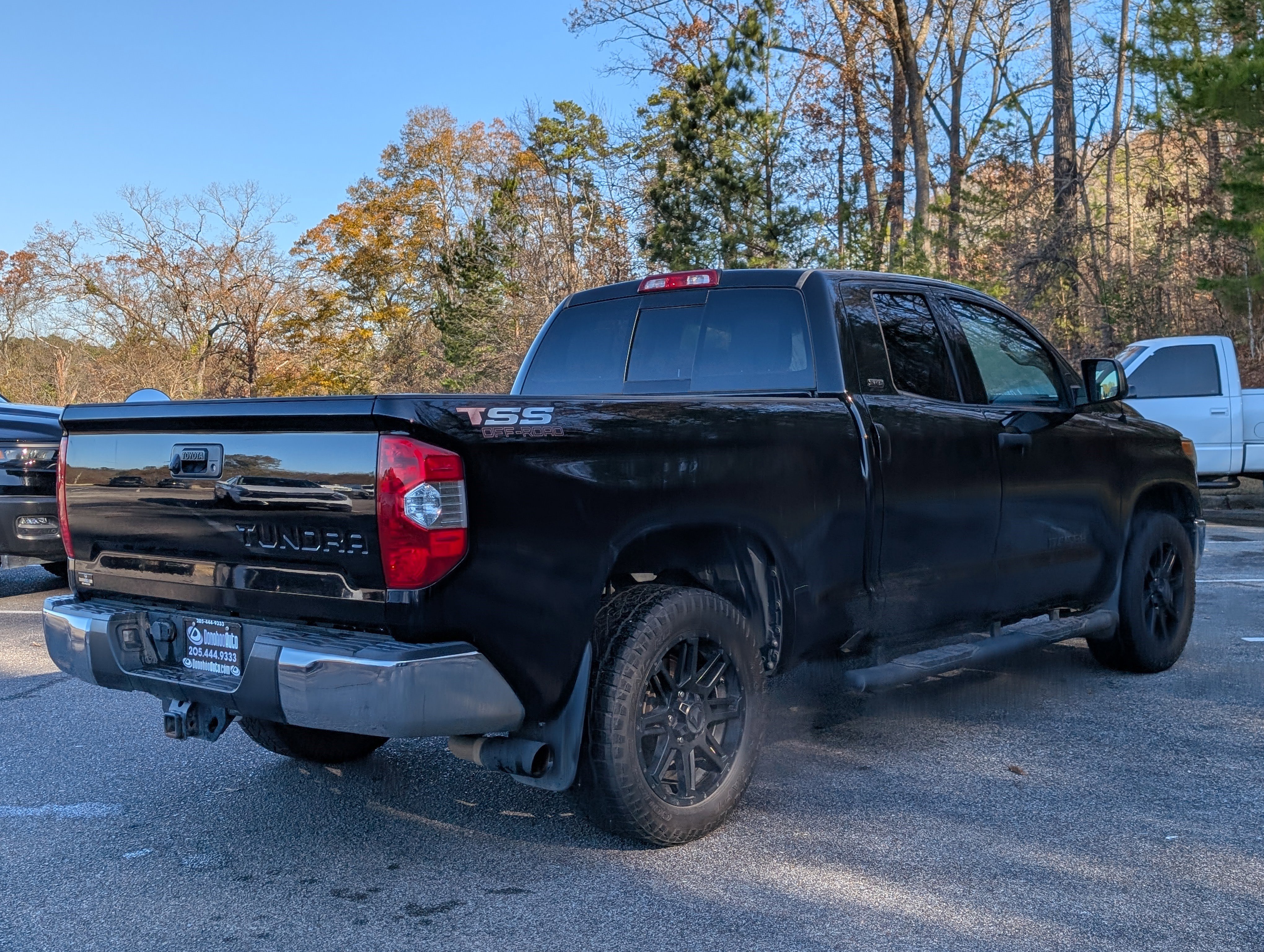 Used 2018 Toyota Tundra SR5 w/ SR5 Upgrade Package image 9