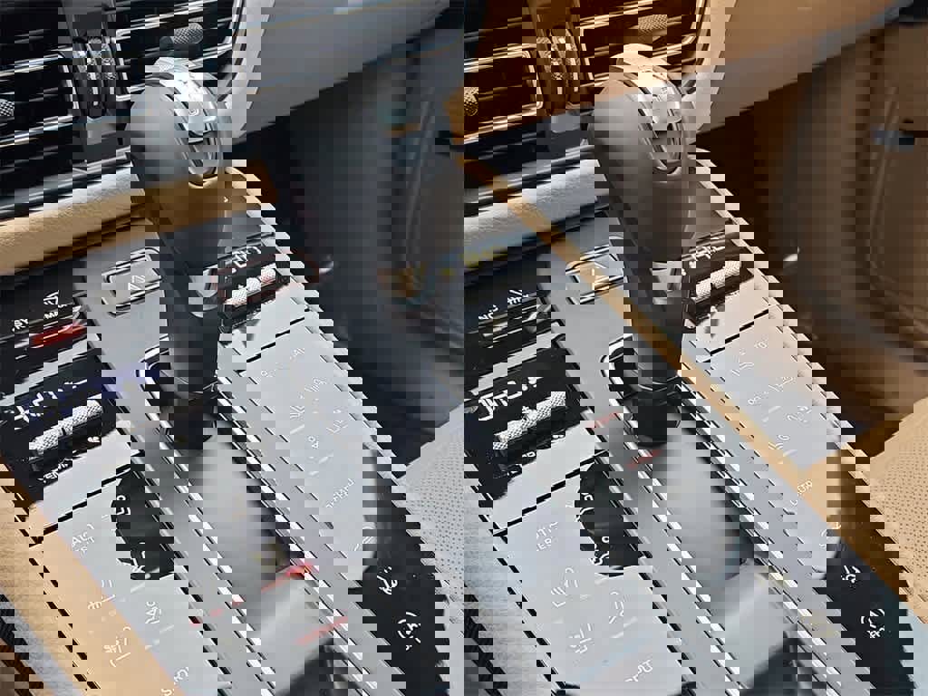 New 2026 Porsche Macan image 25