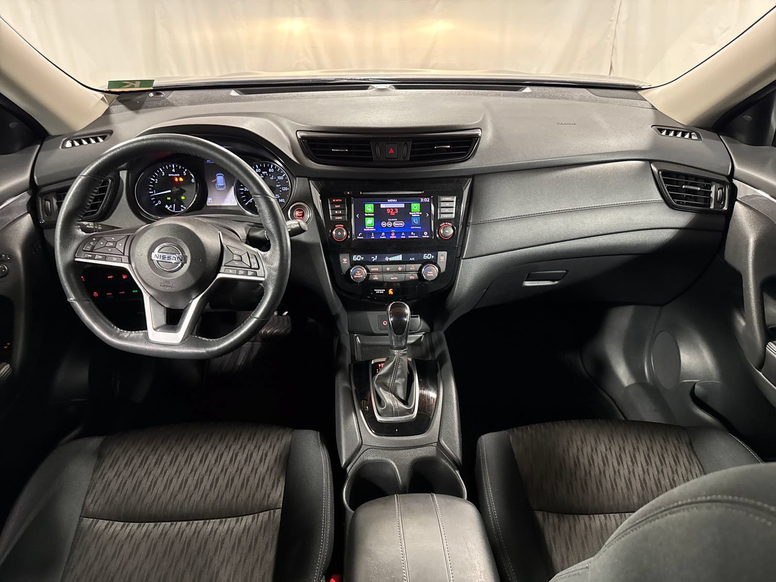 Used 2018 Nissan Rogue SV w/ Premium Package AWD/4WD image 4