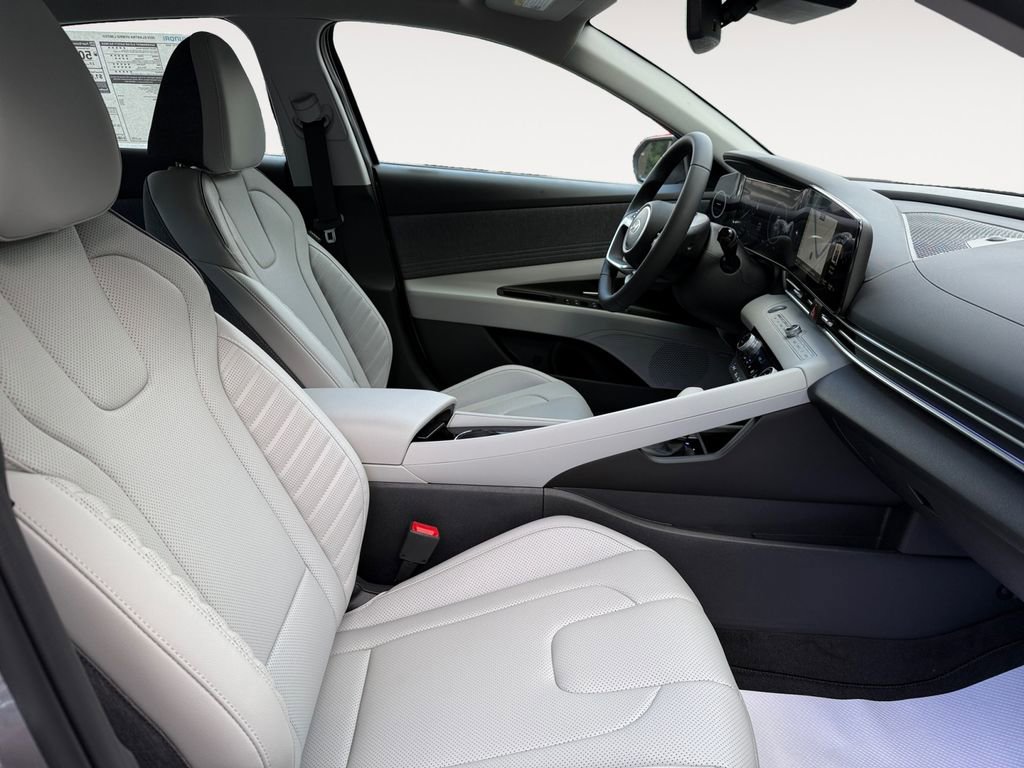 Used 2025 Hyundai Elantra Limited image 25