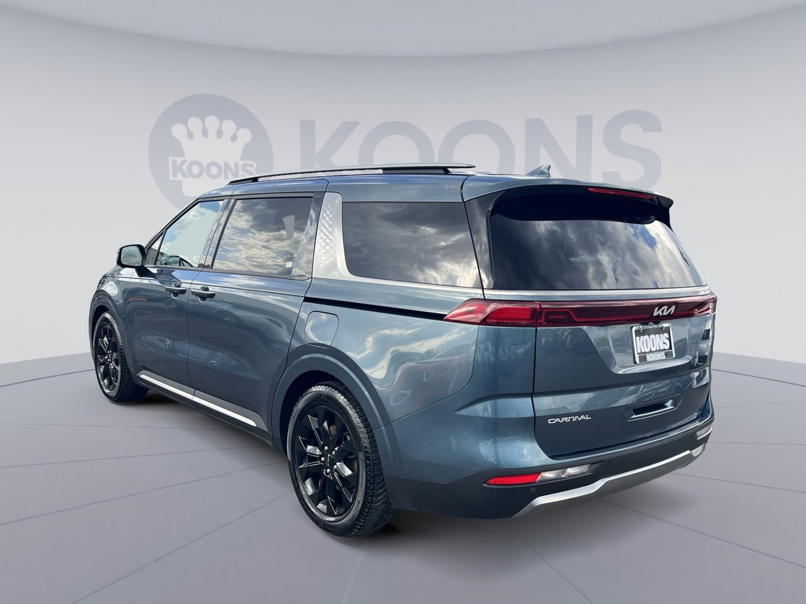 Used 2023 Kia Carnival SX Prestige image 4