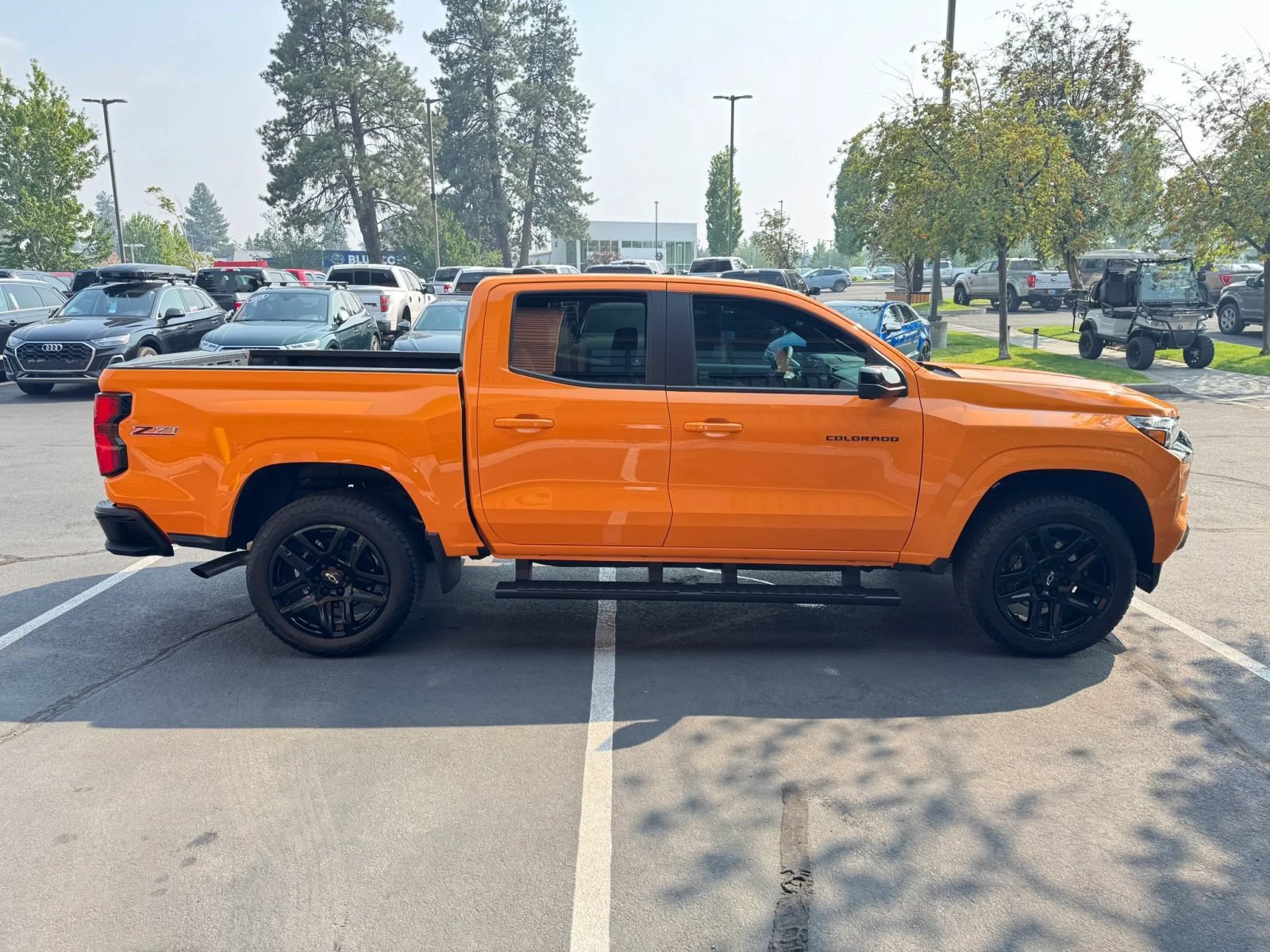 Used 2025 Chevrolet Colorado Z71 w/ Technology Package AWD/4WD image 6