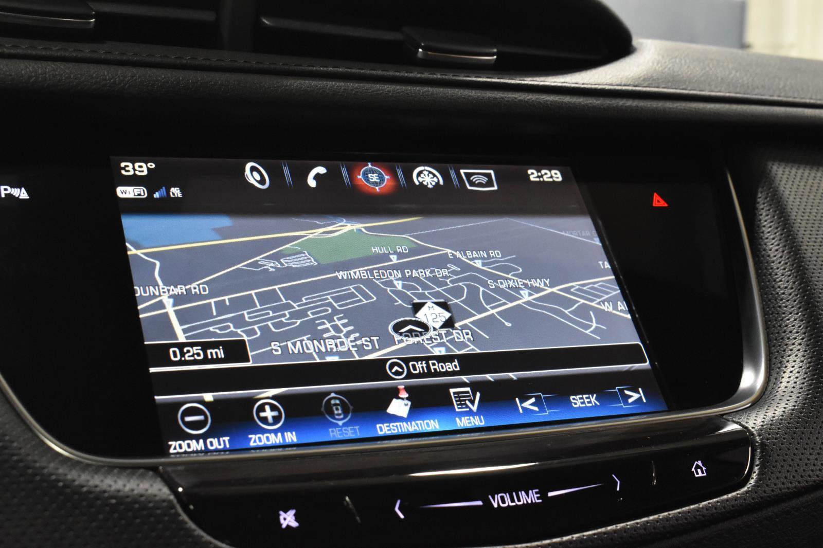 Used 2018 Cadillac XT5 Luxury w/ Driver Awareness Package image 15