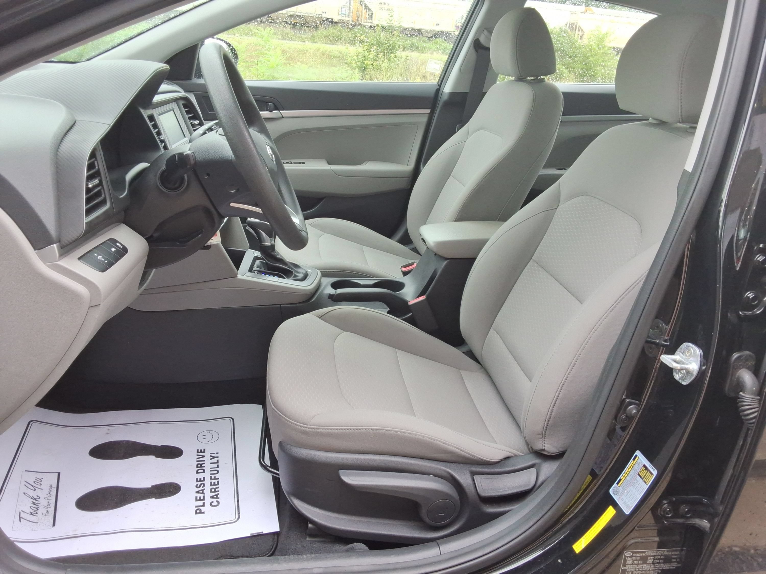 Used 2020 Hyundai Elantra SE FWD image 28