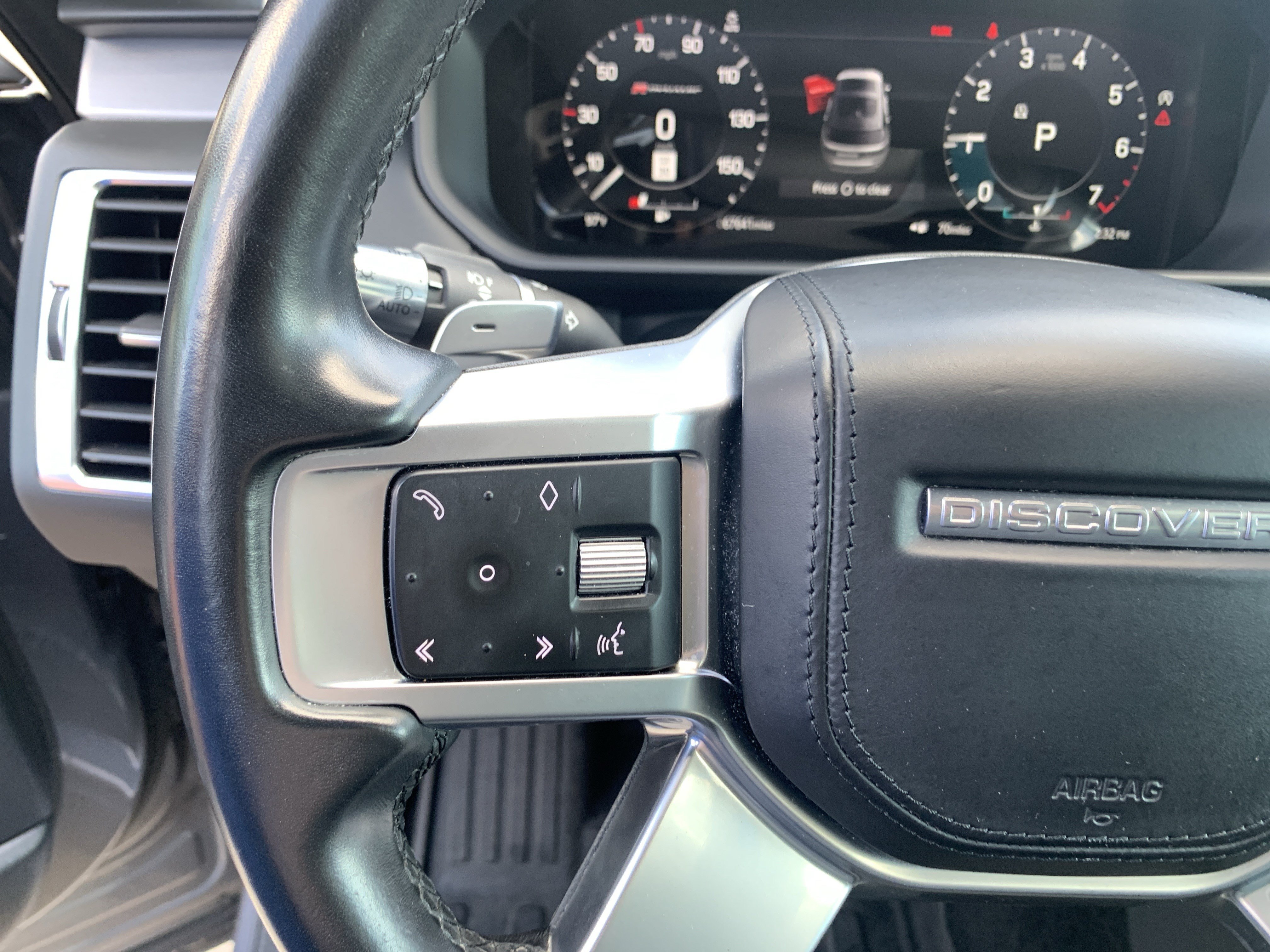 Used 2022 Land Rover Discovery HSE R-Dynamic AWD/4WD image 19