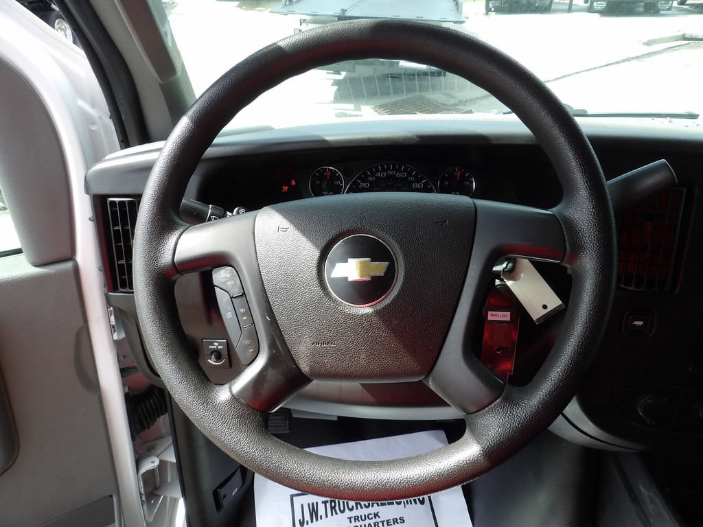 Used 2016 Chevrolet Express 2500 RWD image 20