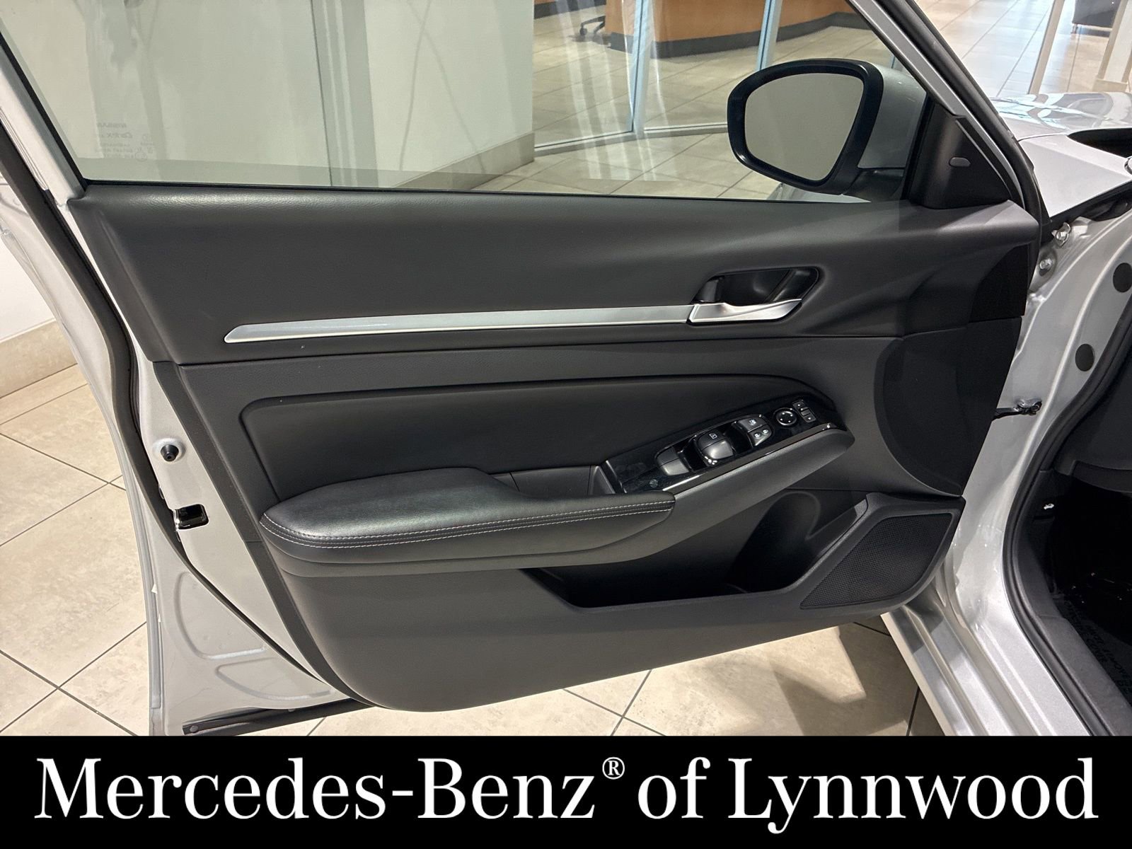 Used 2023 Nissan Altima 2.5 SV image 6