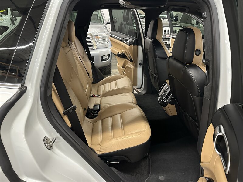 Used 2014 Porsche Cayenne Turbo AWD/4WD image 11