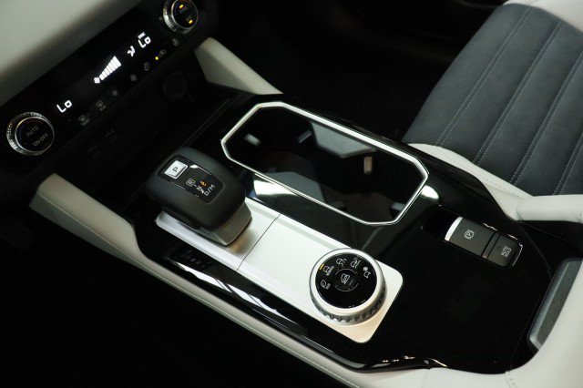 New 2026 Mitsubishi Outlander SE FWD image 14