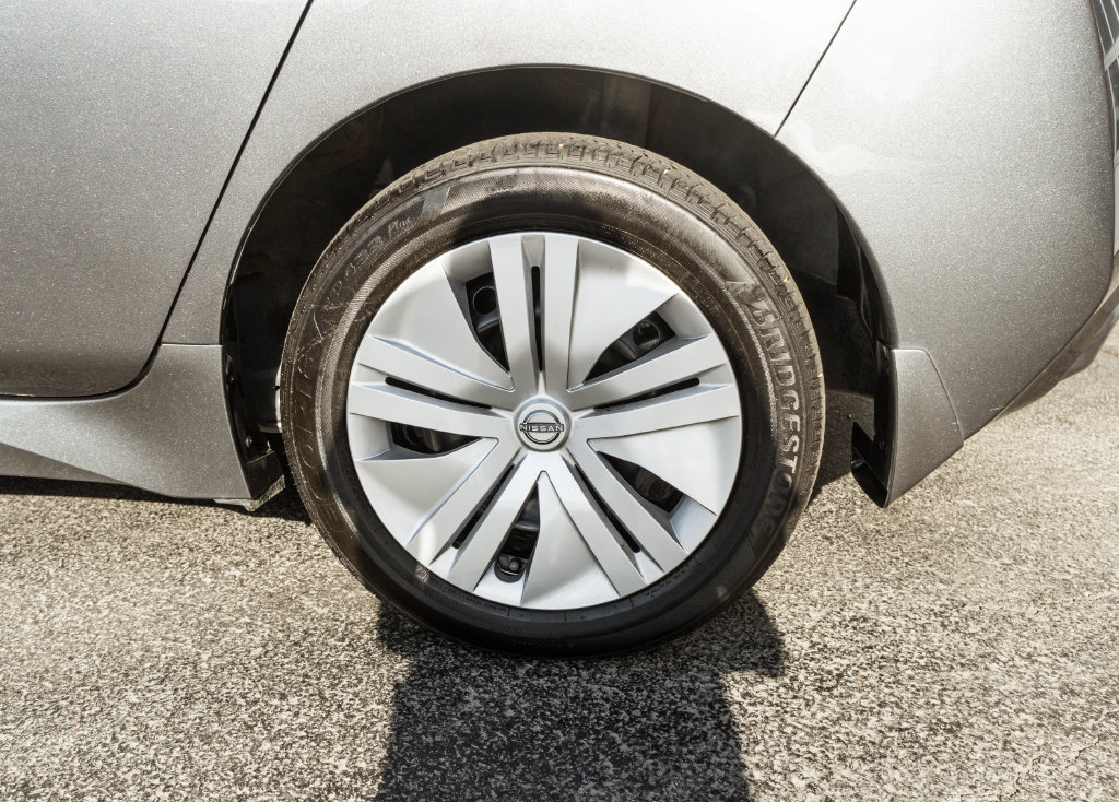 Used 2025 Nissan Leaf S FWD image 29