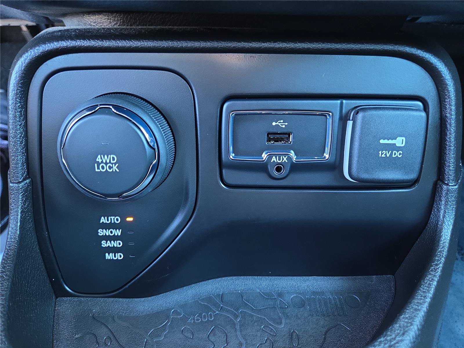 Used 2017 Jeep Renegade Limited AWD/4WD image 23