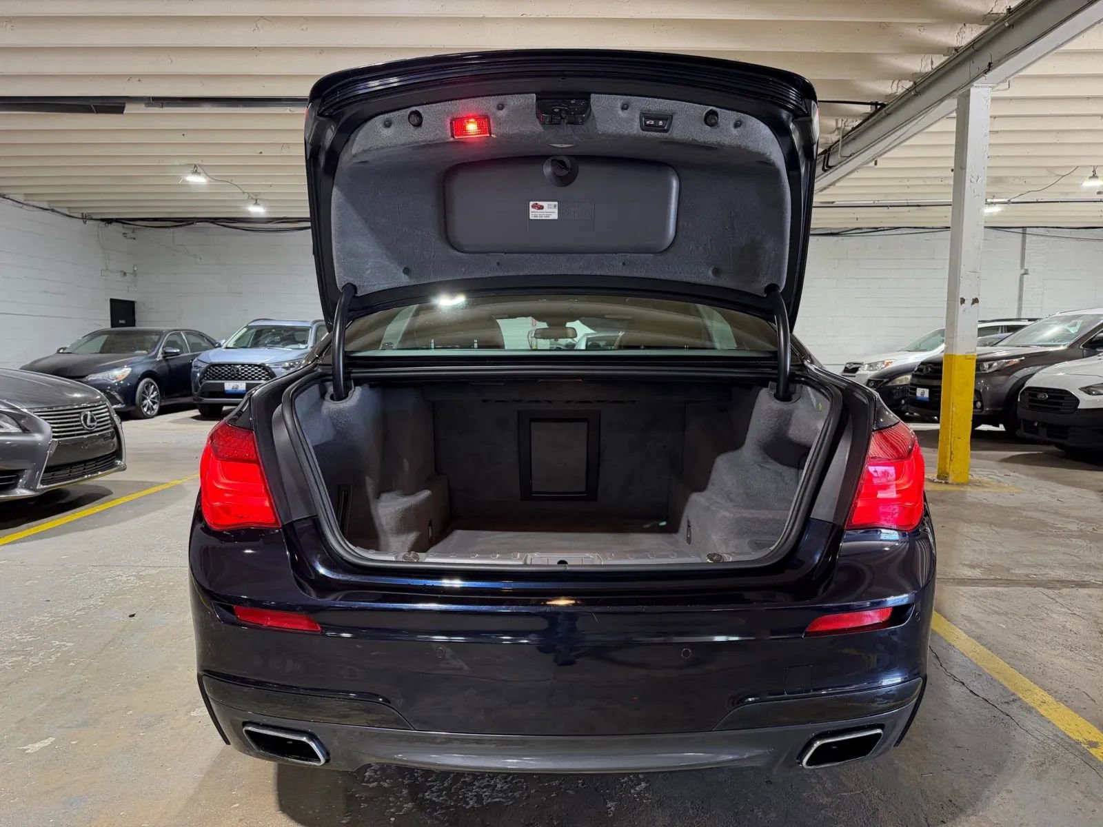Used 2013 BMW 750Li xDrive AWD/4WD image 6