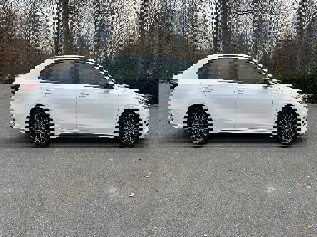 Used 2024 Kia Forte GT-Line w/ GT-Line Premium Package image 2