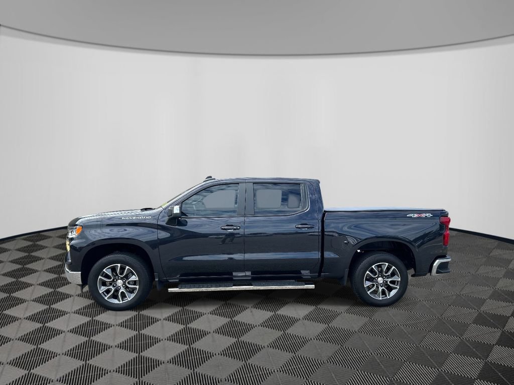 Used 2024 Chevrolet Silverado 1500 LT AWD/4WD image 2