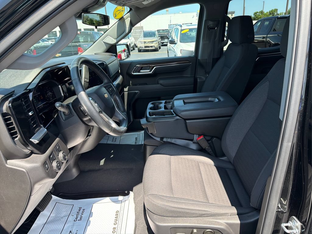 Used 2025 Chevrolet Silverado 1500 LT AWD/4WD image 19