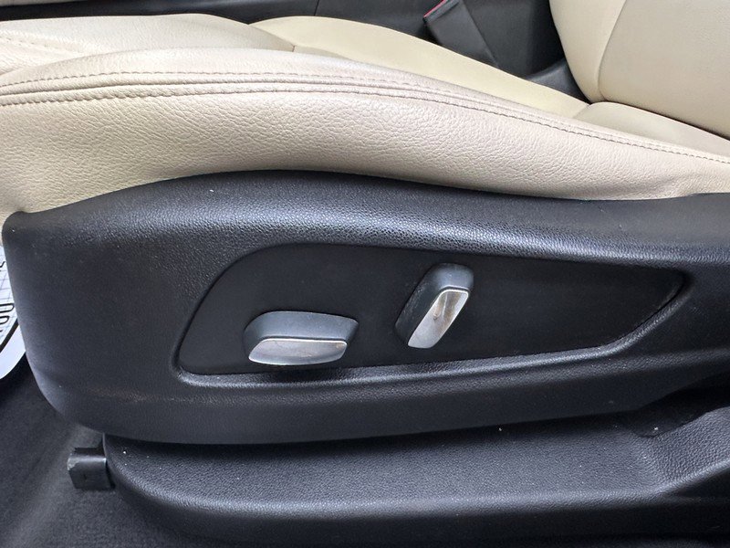 Used 2018 Cadillac XT5 FWD image 19