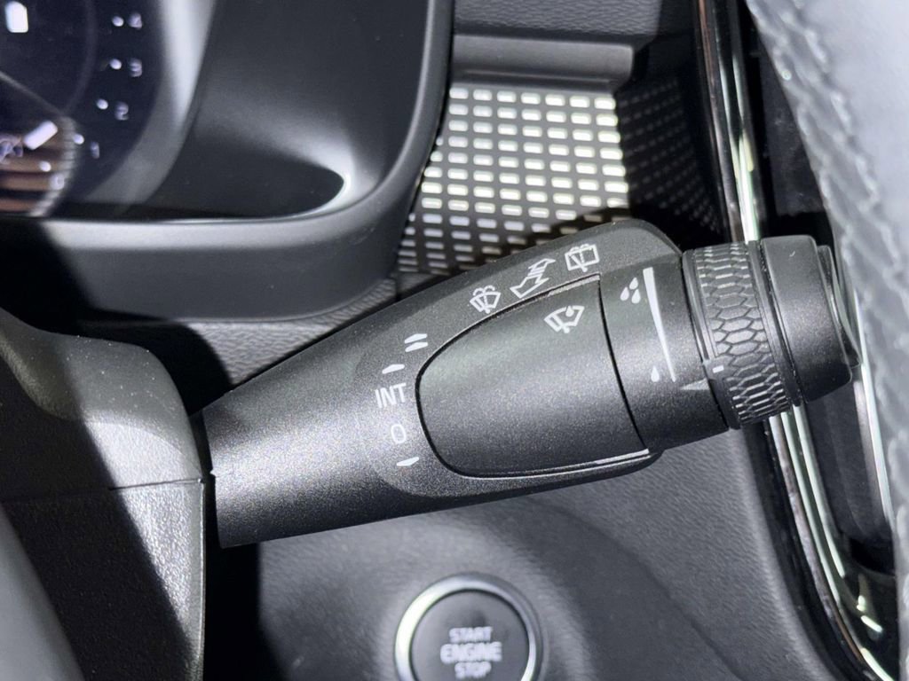 Used 2023 Volvo XC40 B5 Plus w/ Climate Package image 29