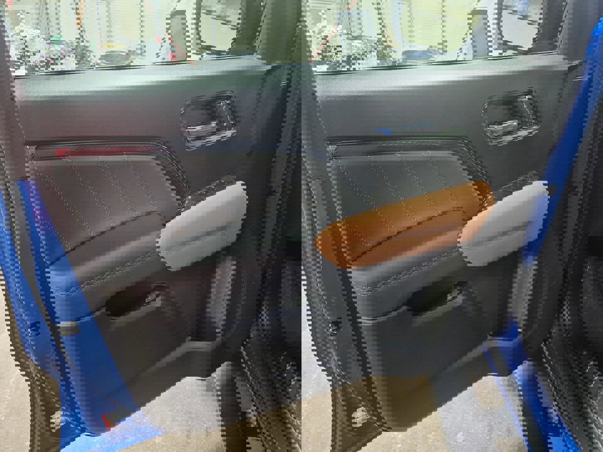 Used 2023 GMC Canyon AT4 w/ AT4 Premium Package image 24