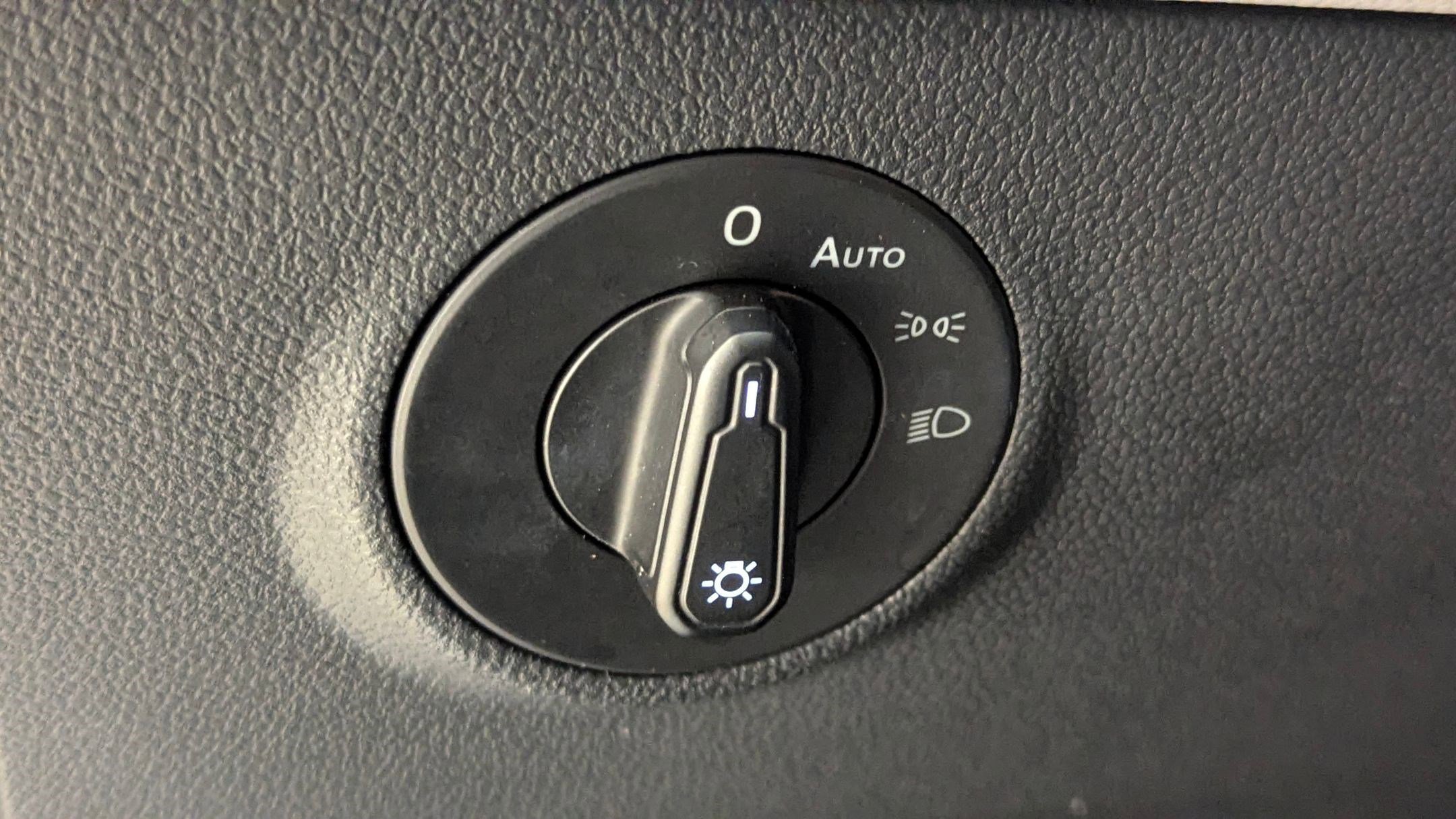 Used 2024 Volkswagen Taos SE image 18