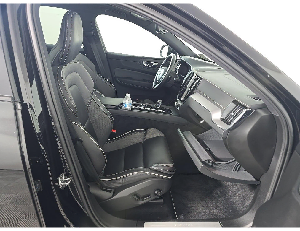 Used 2021 Volvo XC60 T8 R-Design w/ Advanced Package AWD/4WD image 6