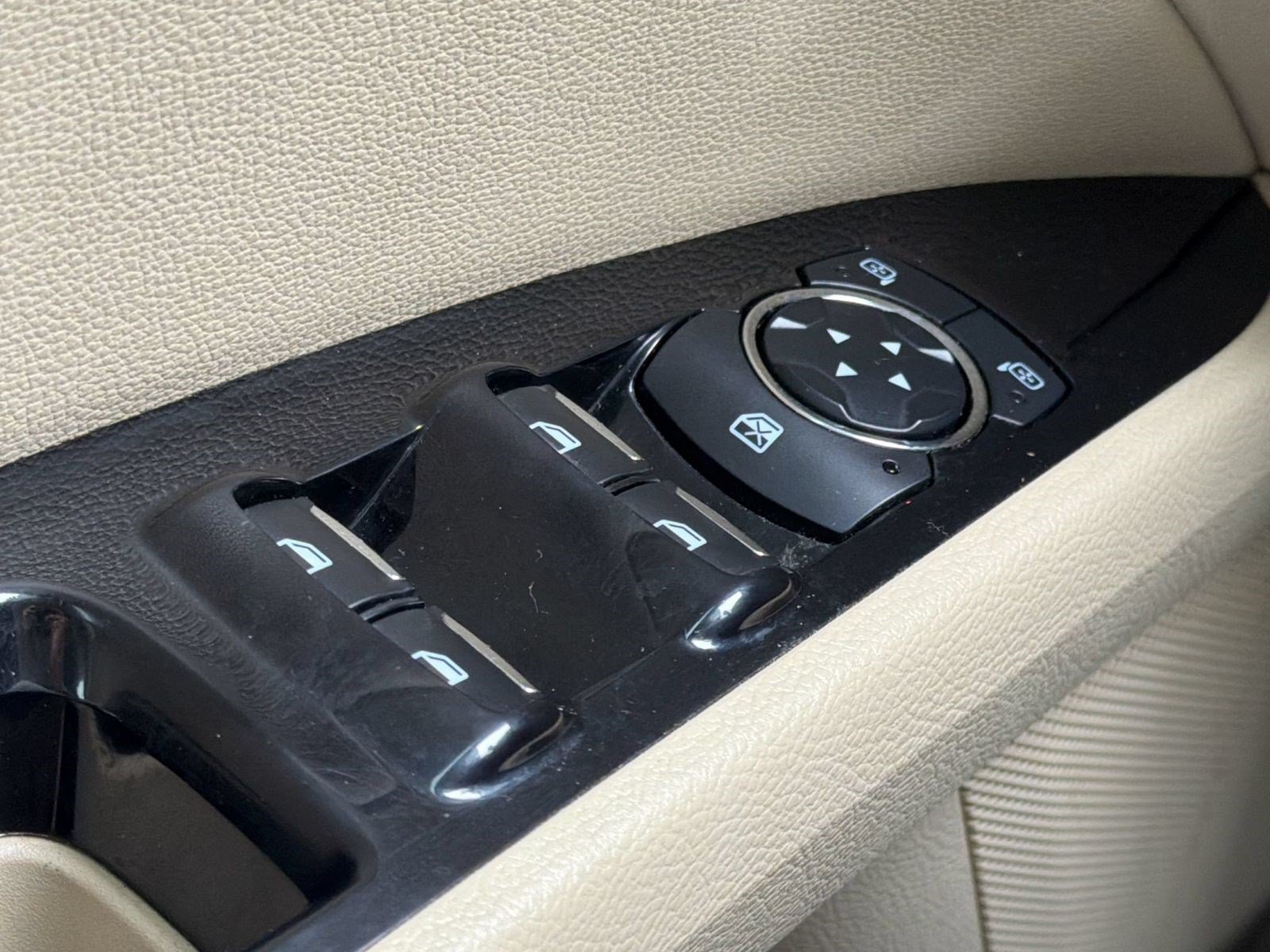 Used 2013 Ford Fusion SE FWD image 26
