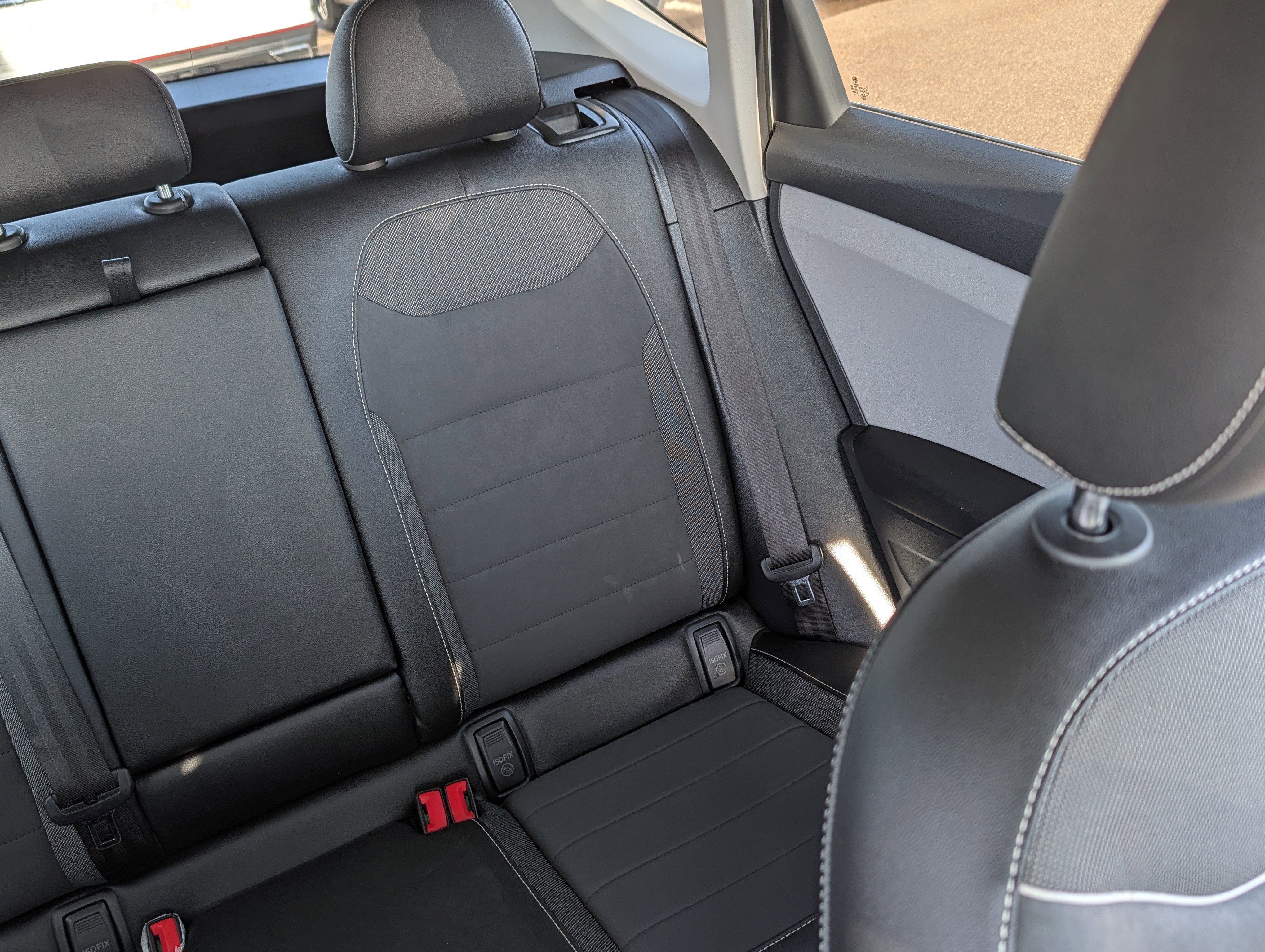 Used 2023 Volkswagen Taos SE w/ Panoramic Sunroof Package image 14