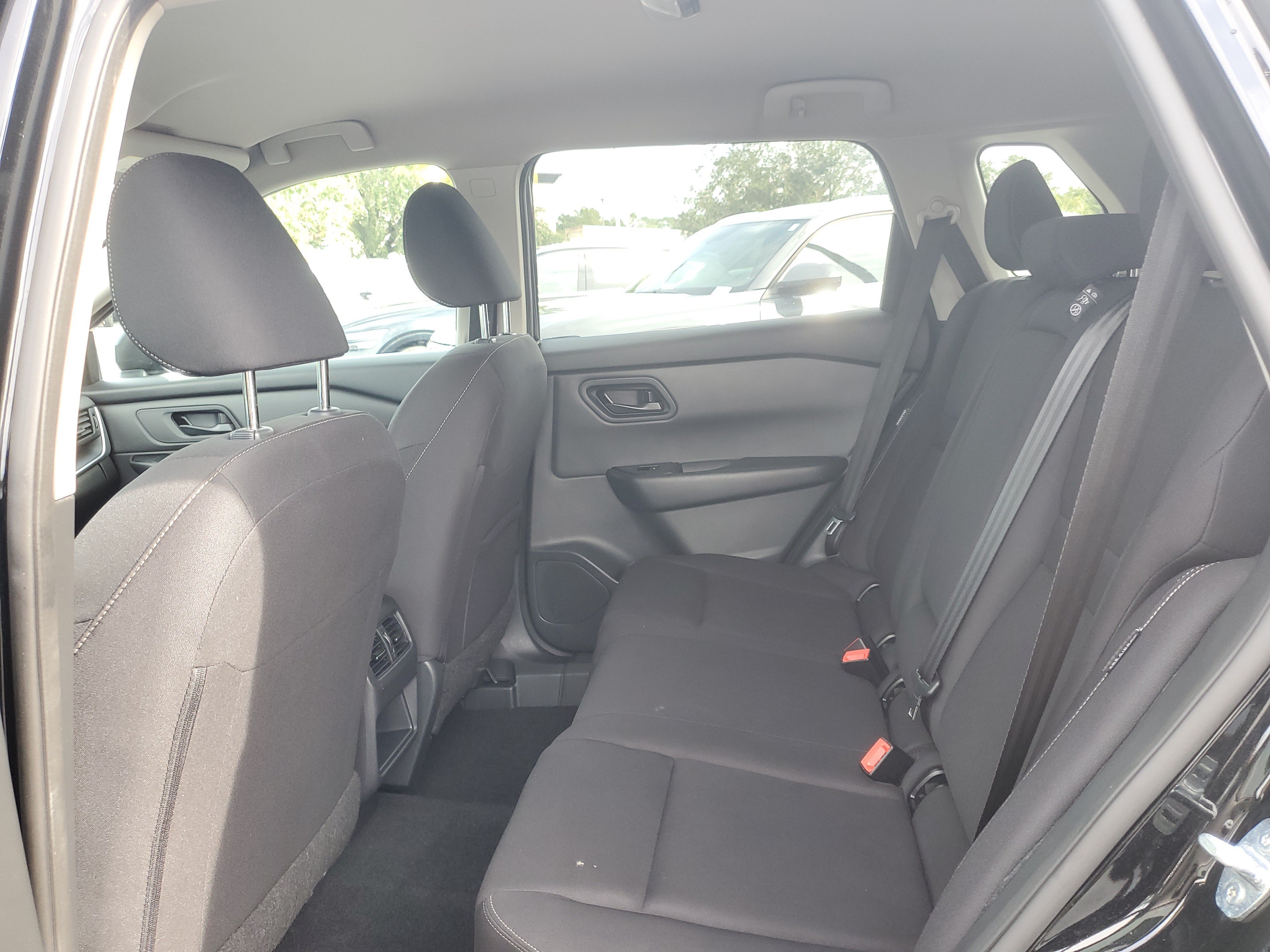 Used 2024 Nissan Rogue S FWD image 9