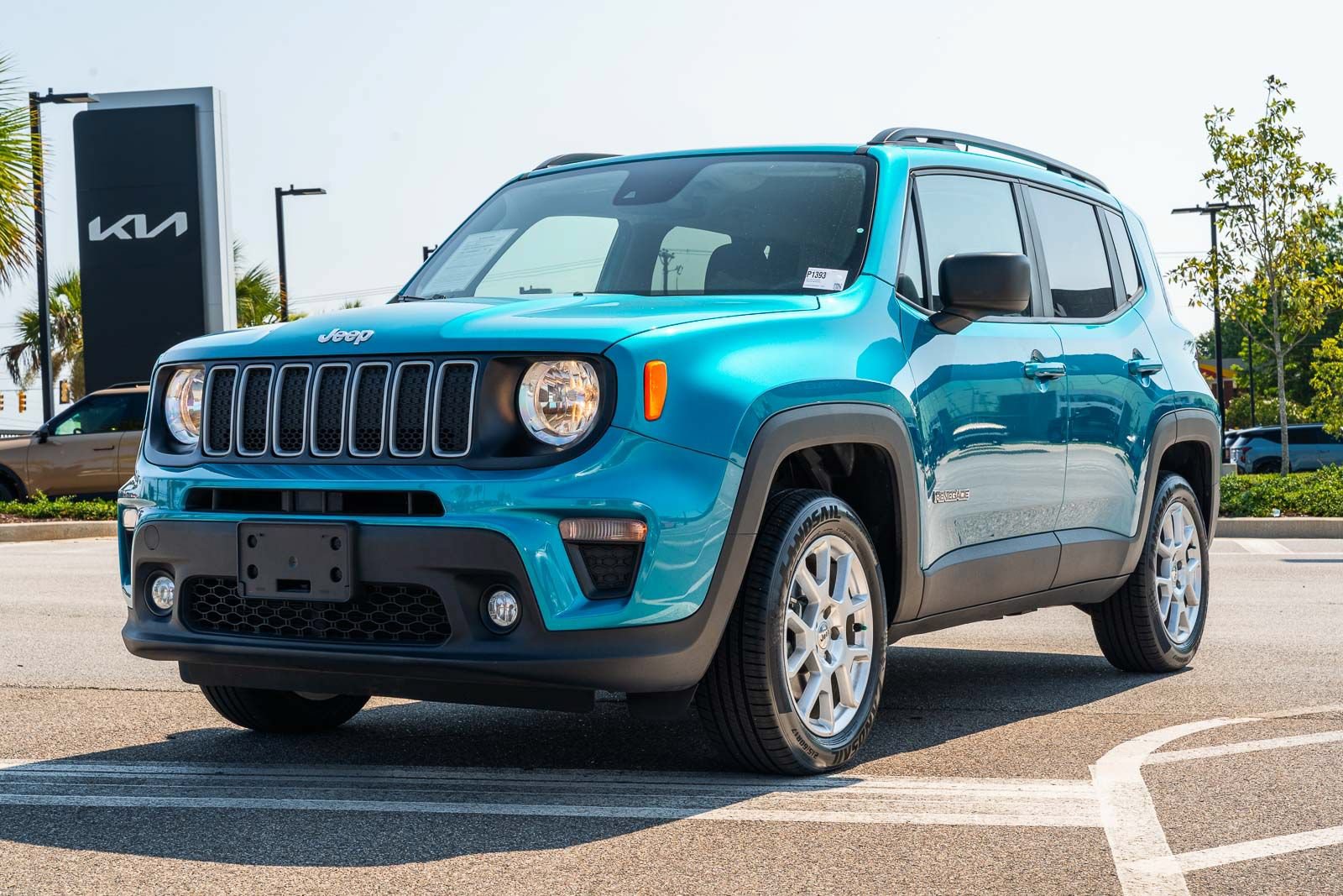 Used 2022 Jeep Renegade Latitude AWD/4WD image 3