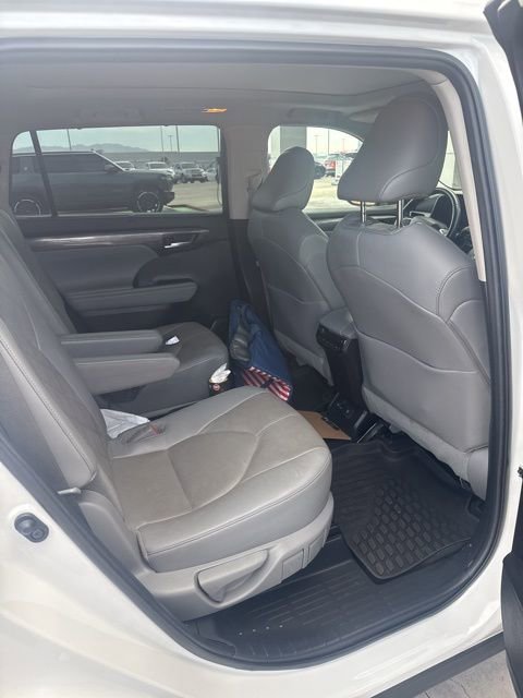 Used 2023 Toyota Highlander Platinum image 9