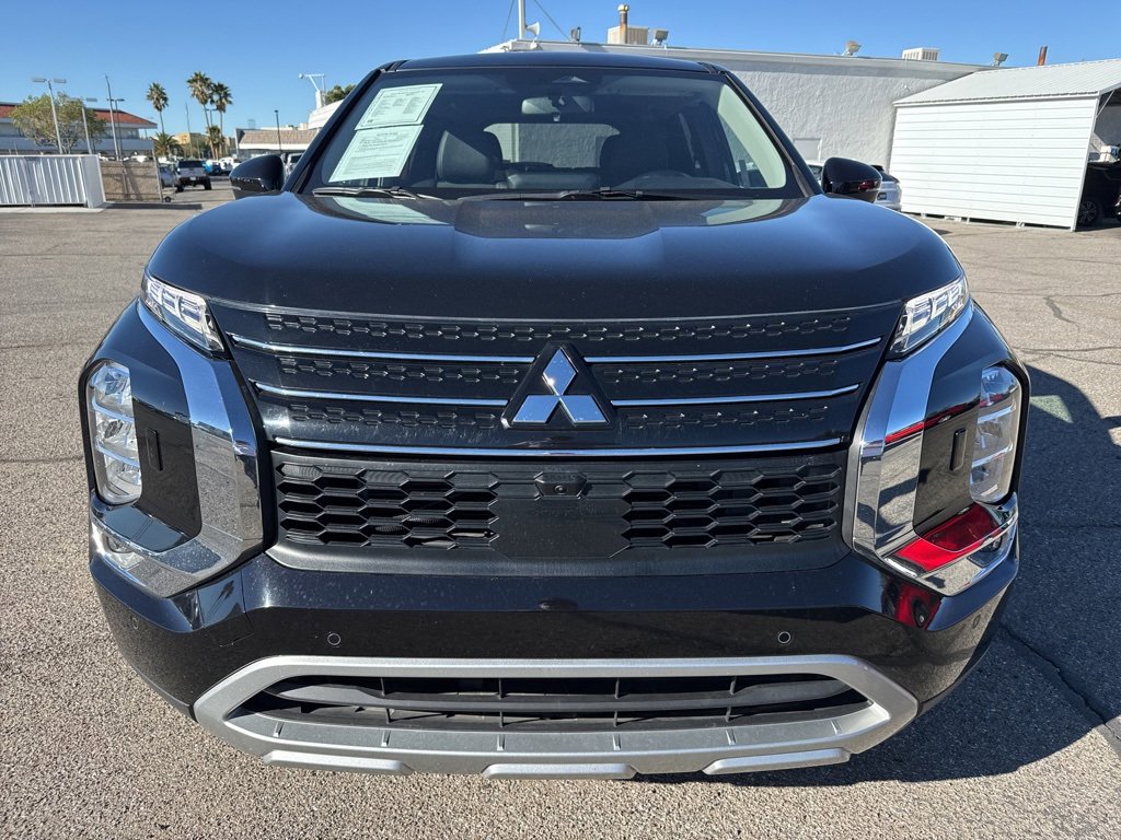 Used 2024 Mitsubishi Outlander SE image 2