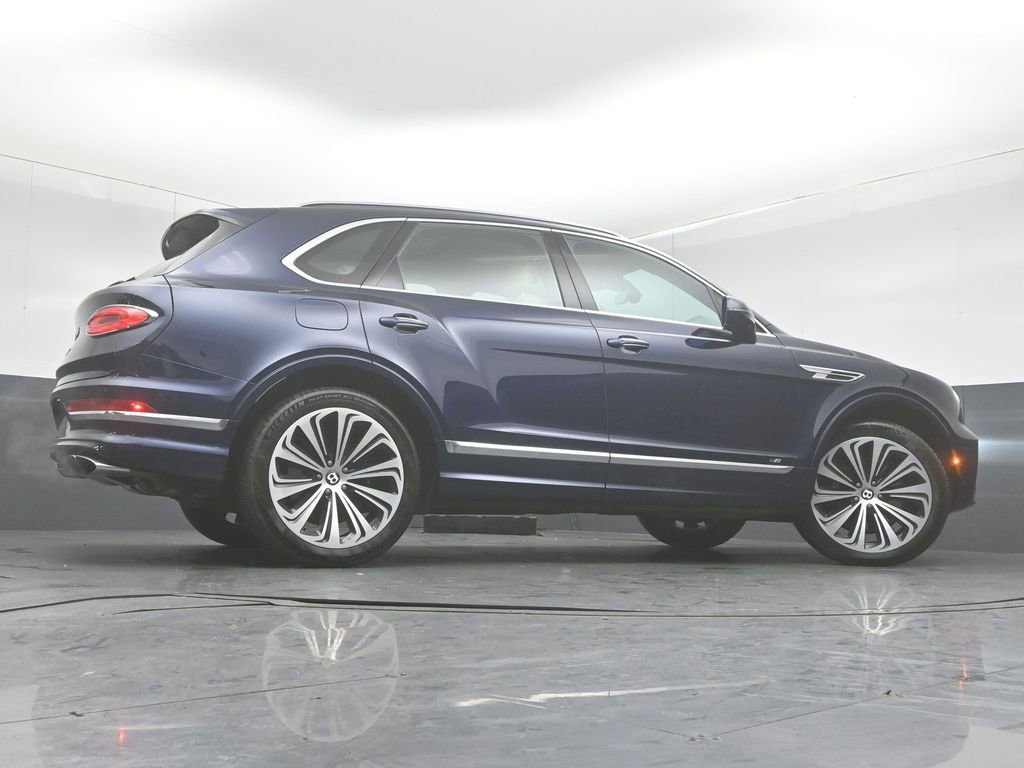 Used 2021 Bentley Bentayga image 35