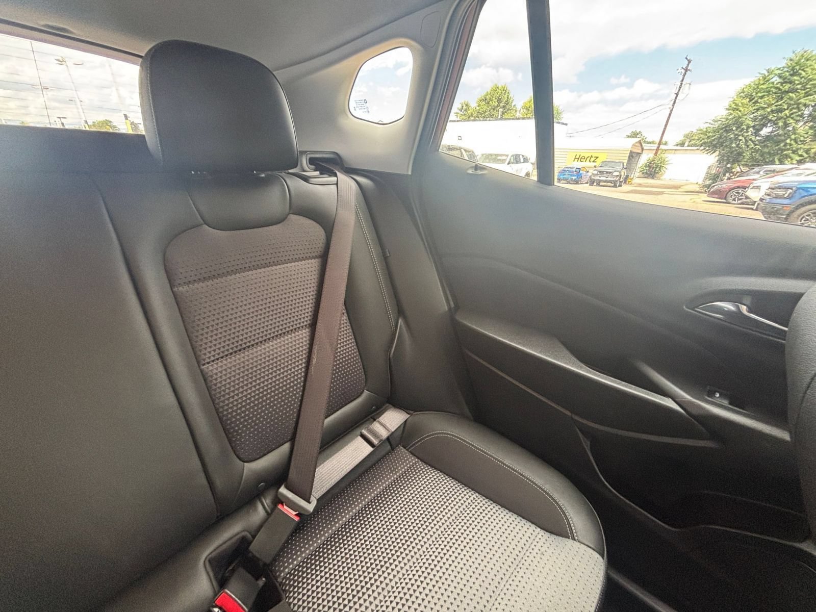 Used 2025 Chevrolet Trax LT w/ LT Convenience Package FWD image 34