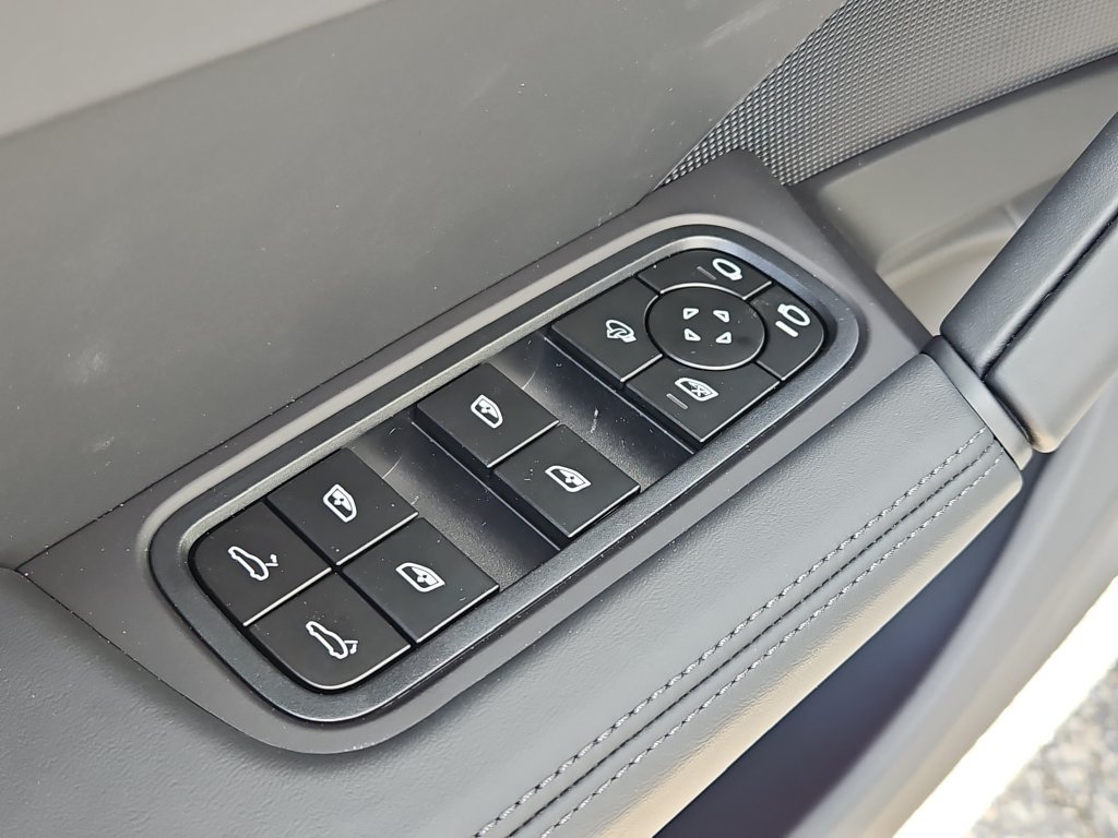 New 2026 Porsche Cayenne GTS AWD/4WD image 25