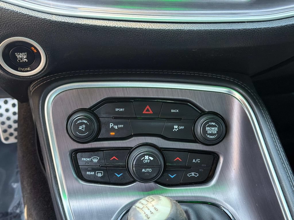 Used 2015 Dodge Challenger R/T RWD image 19