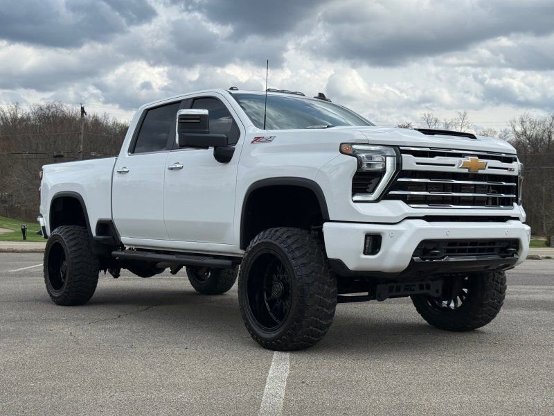 Used 2025 Chevrolet Silverado 2500 LT w/ Z71 Chrome Sport Edition AWD/4WD image 3