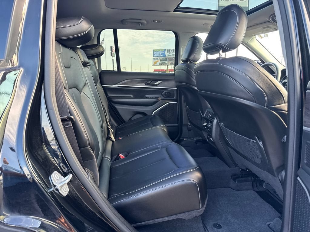 Used 2022 Jeep Grand Cherokee Limited AWD/4WD image 13