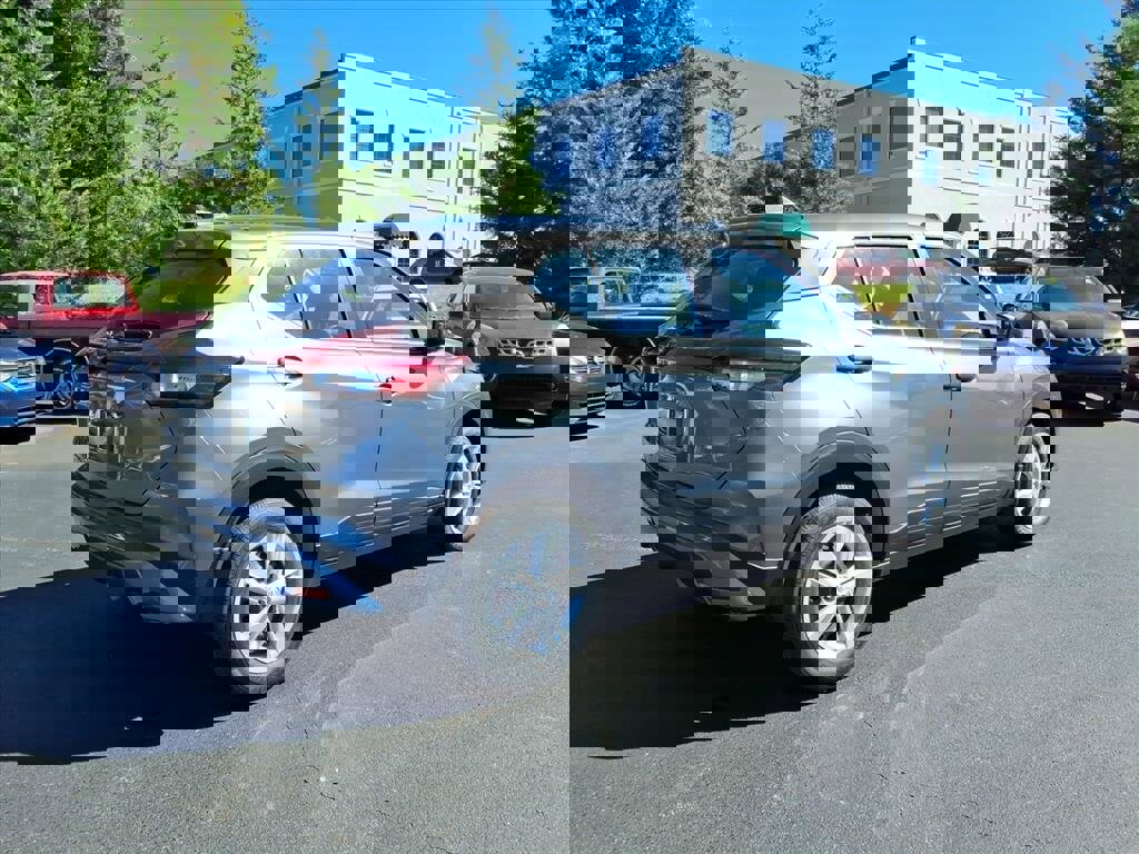 New 2025 Nissan Kicks Play S image 3