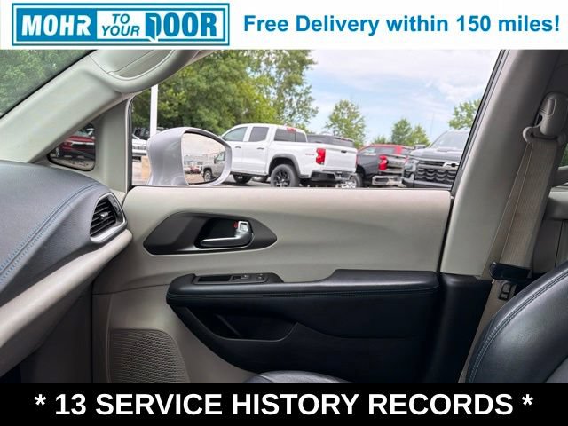 Used 2021 Chrysler Pacifica Touring-L FWD image 26