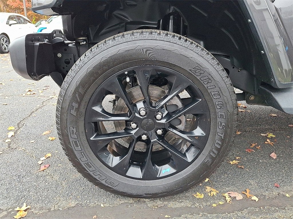 Used 2022 Jeep Wrangler Unlimited Sahara w/ Cold Weather Group image 9