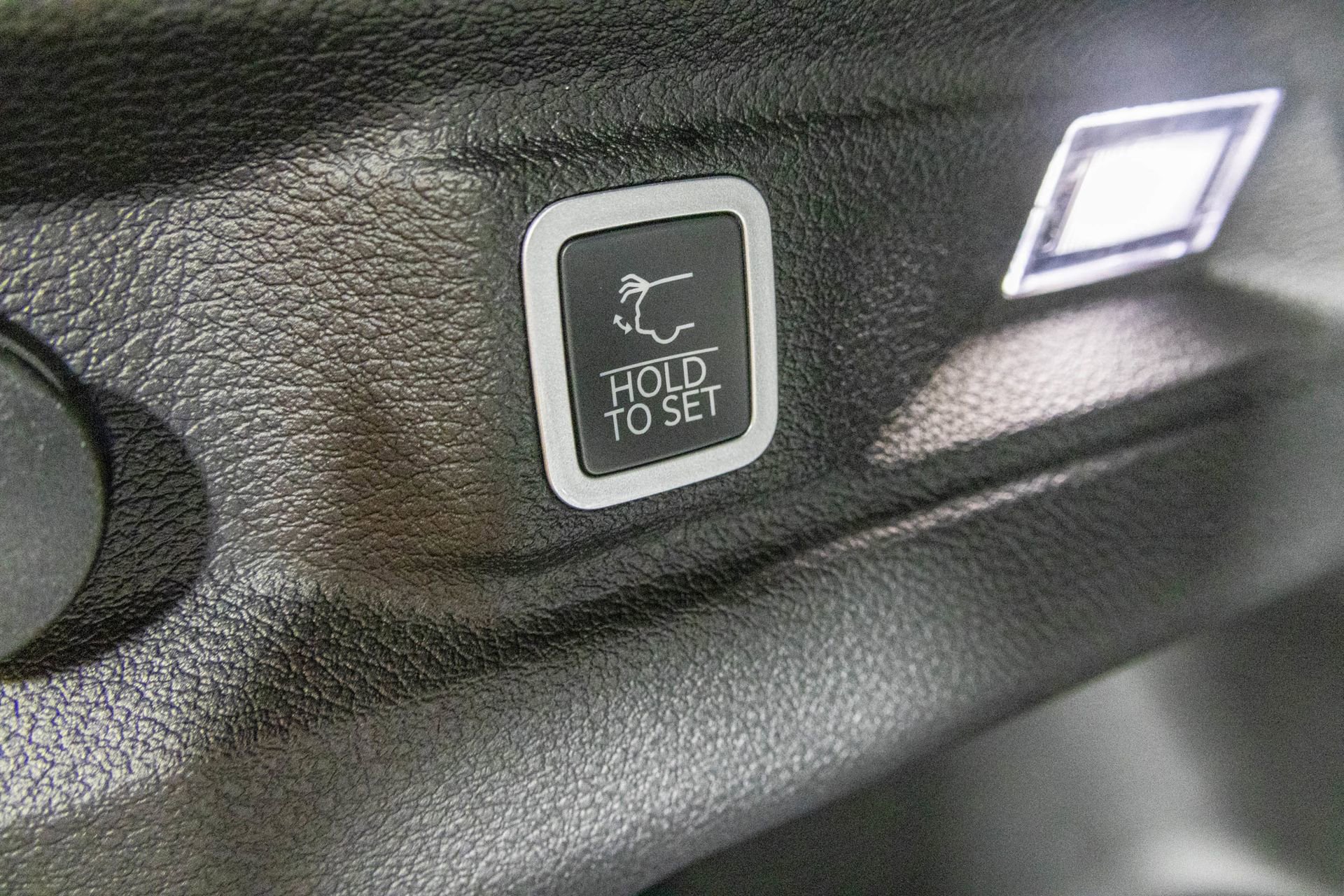 New 2025 Jeep Grand Cherokee L Laredo w/ Luxury Tech Group I image 36