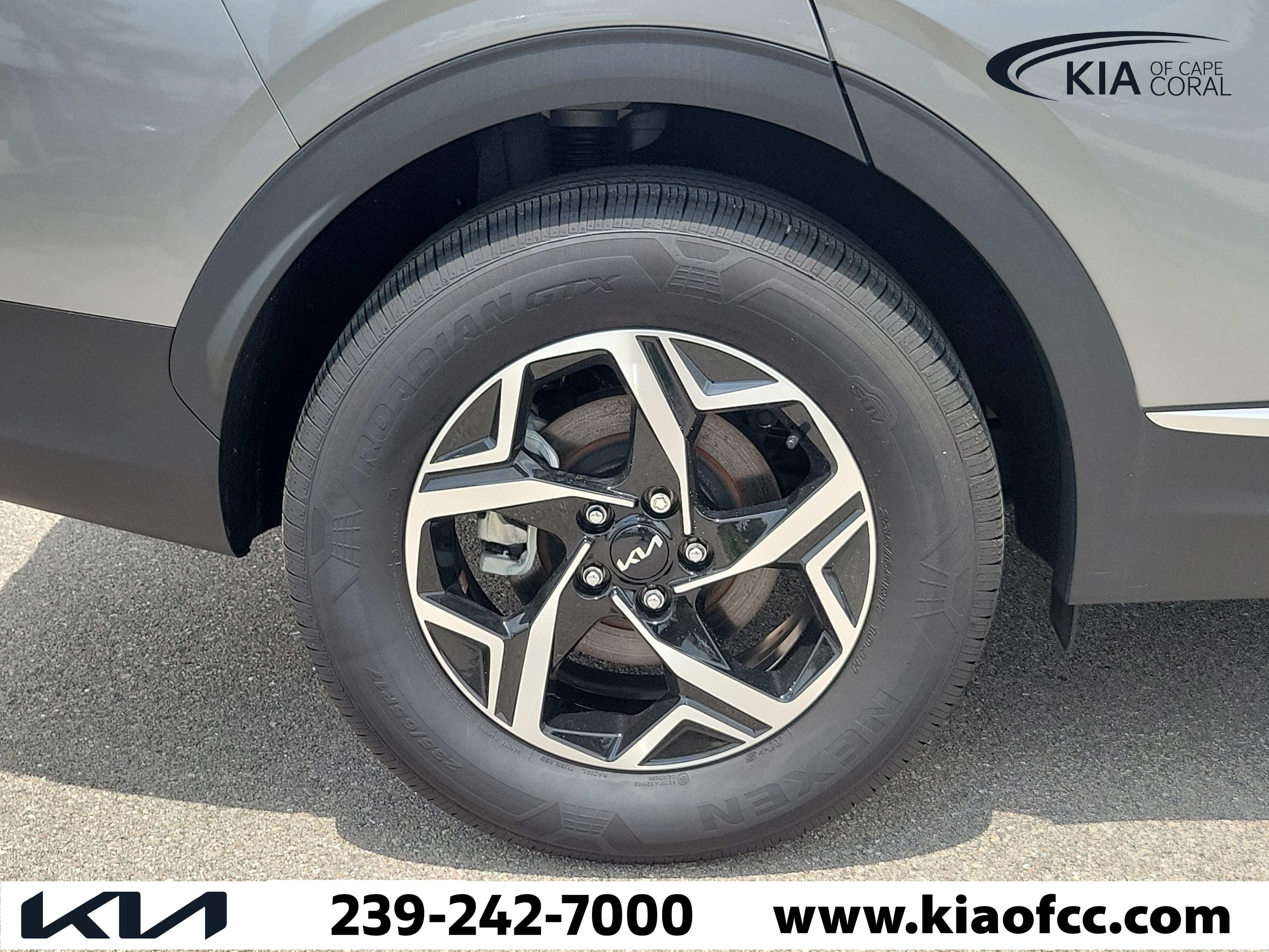 Used 2025 Kia Sportage LX AWD/4WD image 9